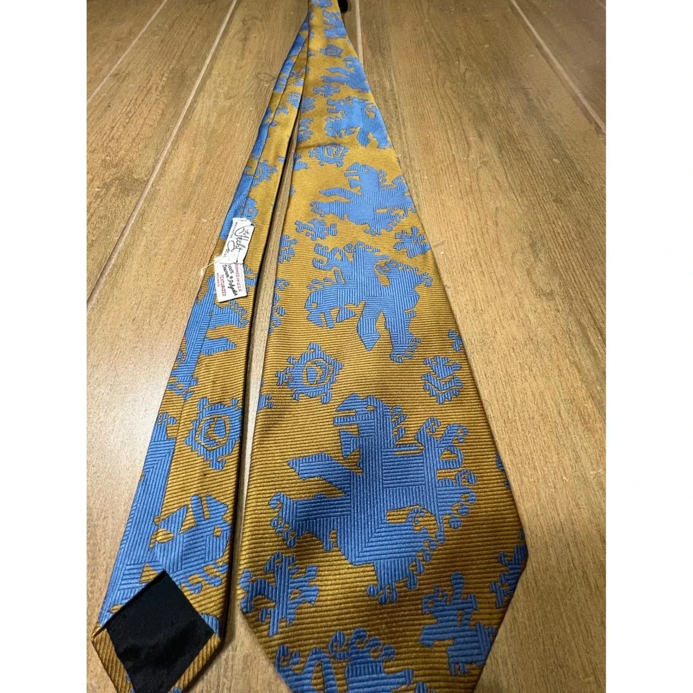N/A vintage necktie